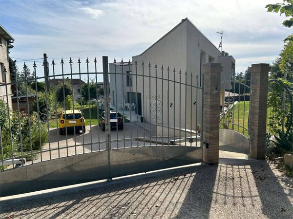 casa indipendente in vendita ad Assisi in zona Palazzo