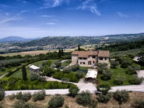 intera palazzina in vendita ad Assisi in zona Palazzo