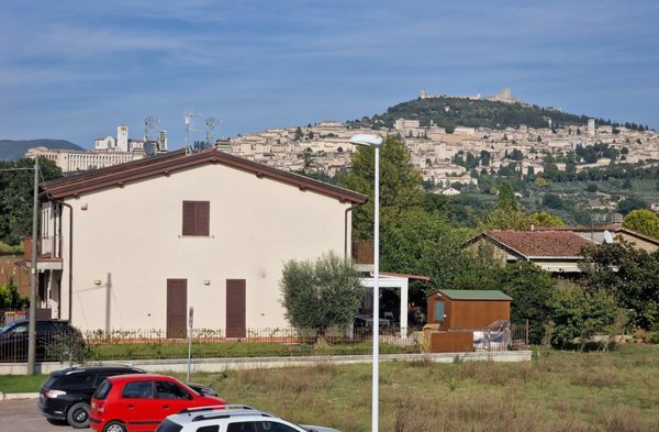 casa indipendente in vendita ad Assisi in zona Santa Maria degli Angeli