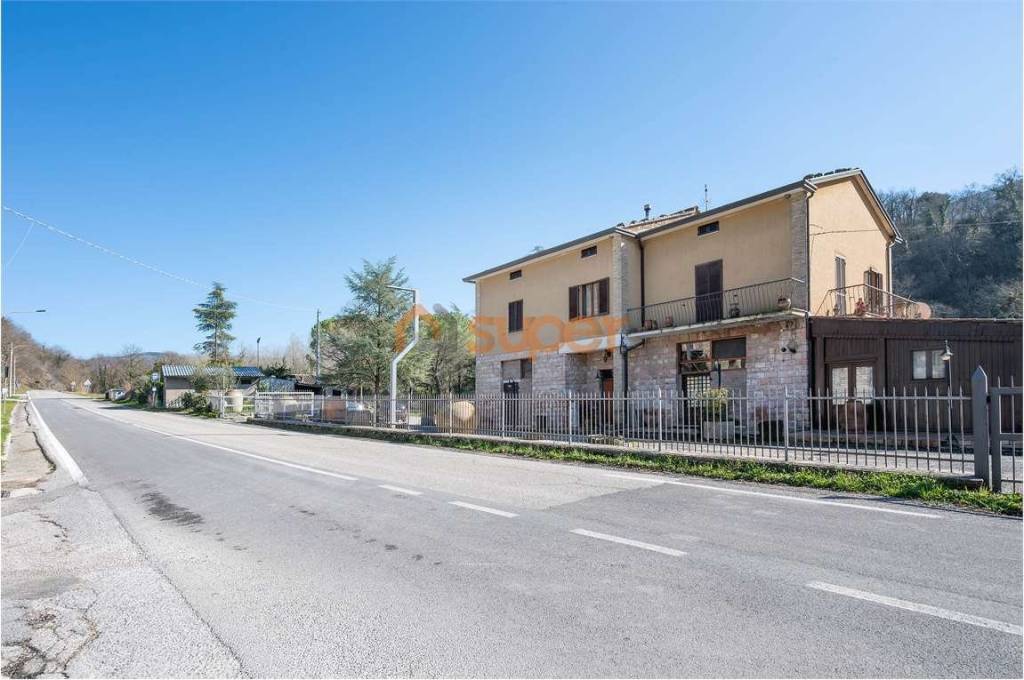 casa indipendente in vendita ad Assisi