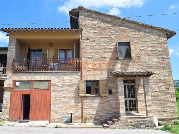 casa indipendente in vendita ad Assisi in zona Torchiagina