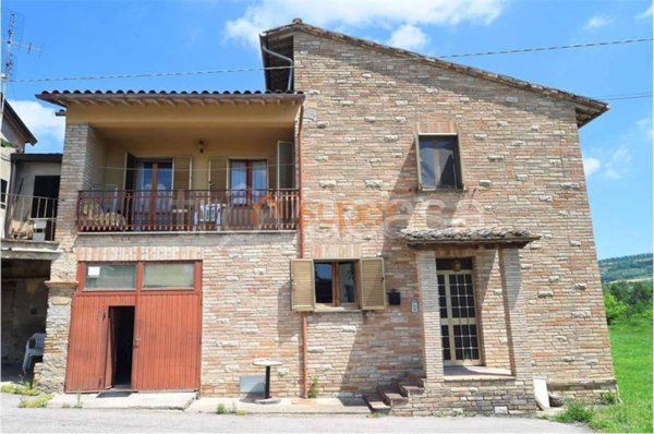 casa indipendente in vendita ad Assisi in zona Torchiagina
