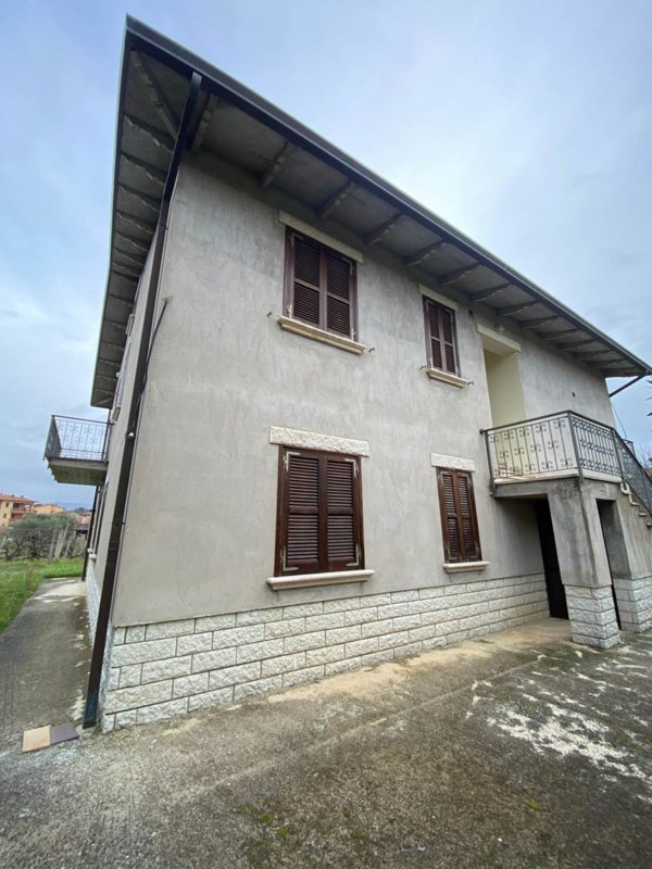 casa indipendente in vendita ad Assisi in zona Torchiagina