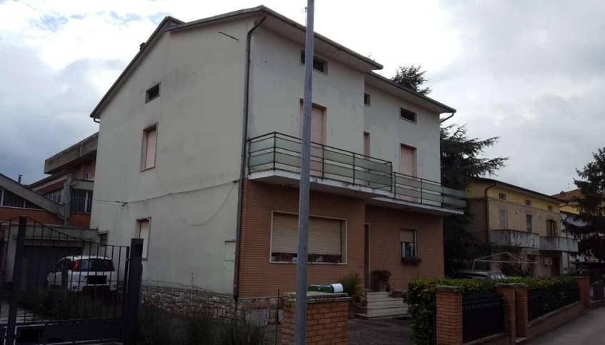 casa indipendente in vendita ad Assisi in zona Petrignano