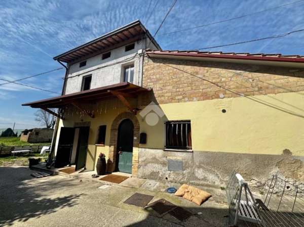casa indipendente in vendita ad Assisi in zona Rivotorto