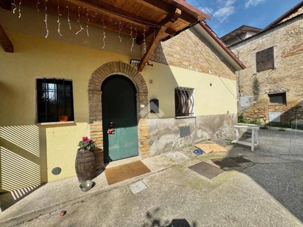 casa indipendente in vendita ad Assisi in zona Rivotorto