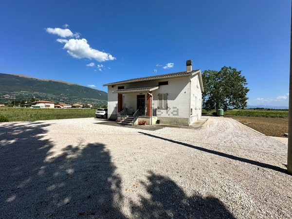 casa indipendente in vendita ad Assisi