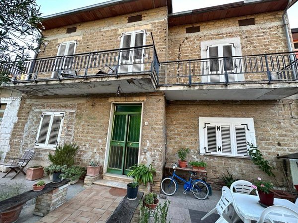 casa indipendente in vendita ad Assisi in zona Tordandrea