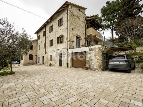casa indipendente in vendita ad Assisi