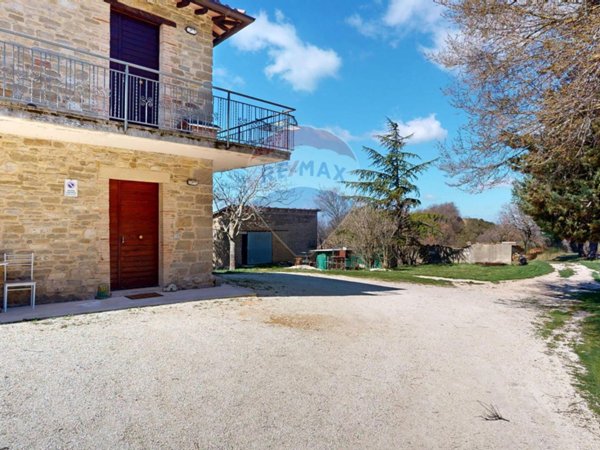 casa indipendente in vendita ad Assisi in zona Porziano