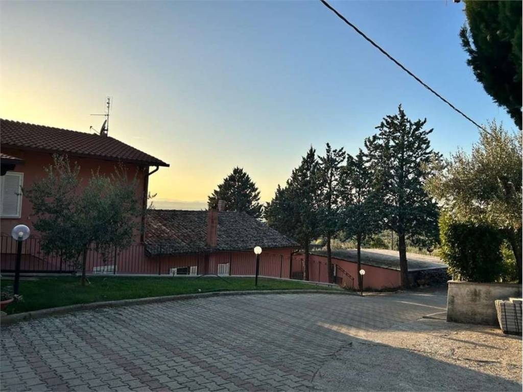 casa indipendente in vendita ad Assisi in zona Viole