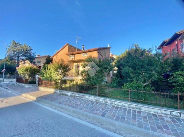 casa indipendente in vendita ad Assisi in zona Petrignano