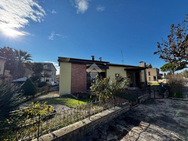casa indipendente in vendita ad Assisi in zona Rivotorto