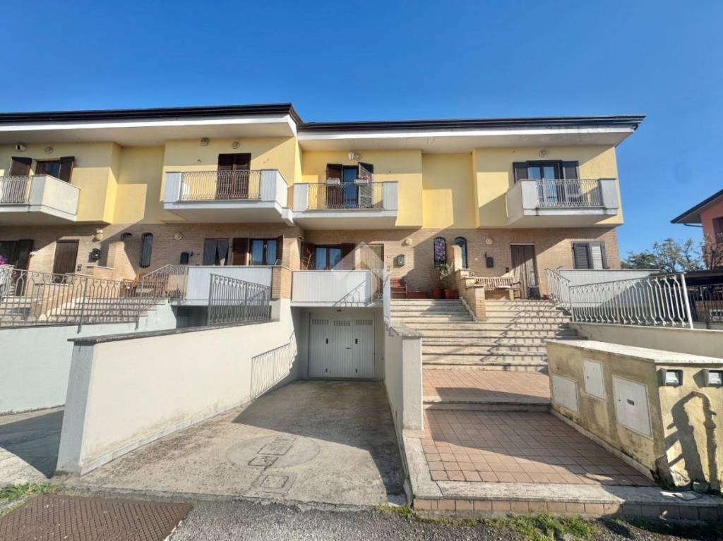 casa indipendente in vendita ad Assisi in zona Palazzo