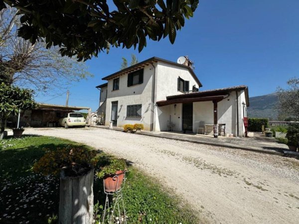 casa indipendente in vendita ad Assisi