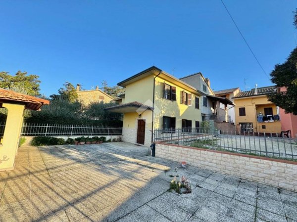 casa indipendente in vendita ad Assisi in zona Rivotorto