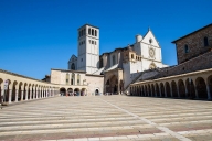 negozio in vendita ad Assisi in zona Santa Maria degli Angeli