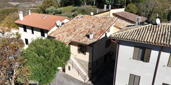 casa indipendente in vendita ad Assisi in zona Armenzano