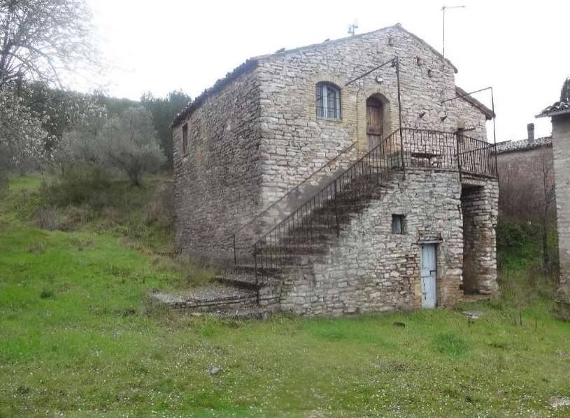 intera palazzina in vendita ad Assisi in zona Palazzo