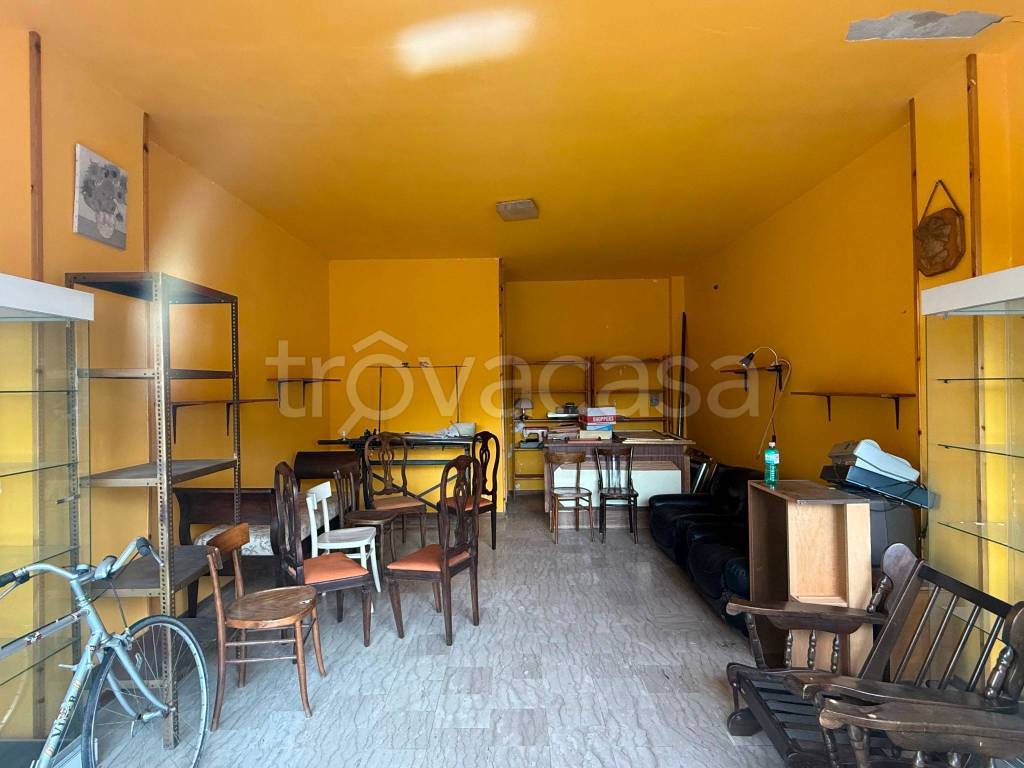 negozio in vendita ad Assisi in zona Rivotorto