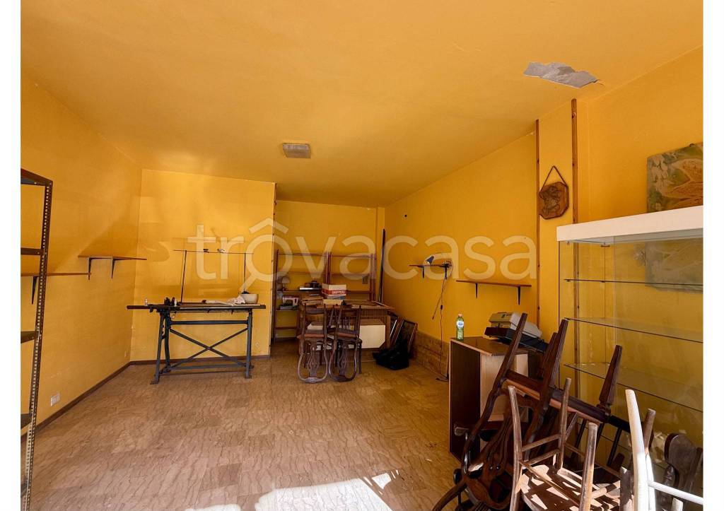 negozio in vendita ad Assisi in zona Rivotorto