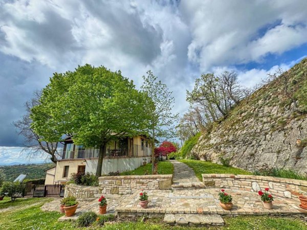 casa indipendente in vendita ad Assisi