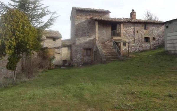 pentavano in vendita ad Assisi in zona Sterpeto