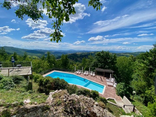 negozio in vendita ad Assisi