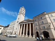 negozio in vendita ad Assisi