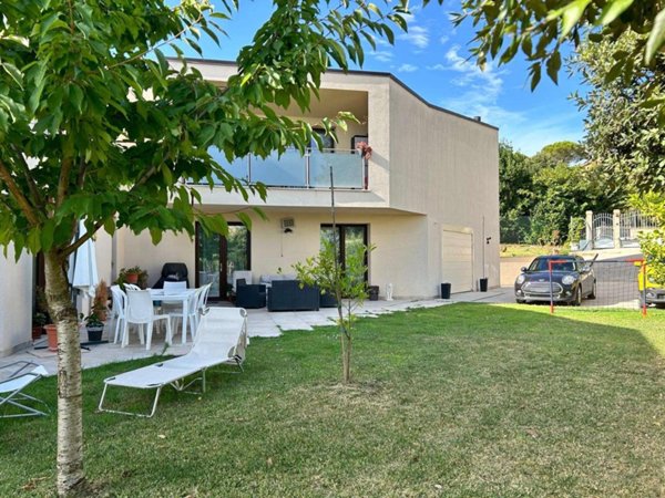 casa indipendente in vendita ad Assisi in zona Palazzo
