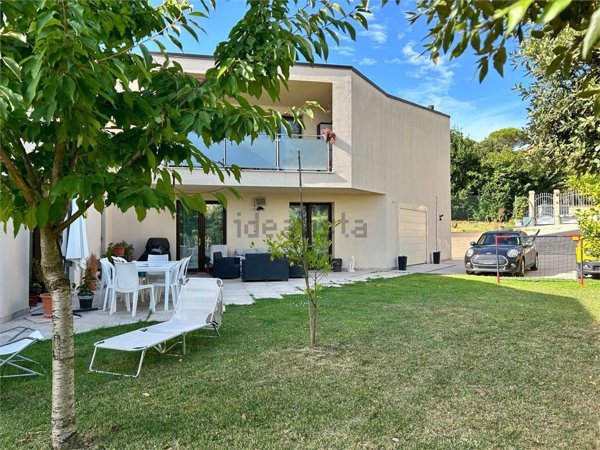 casa indipendente in vendita ad Assisi in zona Palazzo