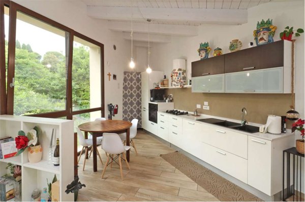 casa indipendente in vendita ad Assisi in zona Palazzo