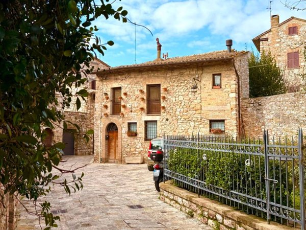 casa indipendente in vendita ad Assisi