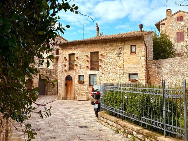 casa indipendente in vendita ad Assisi