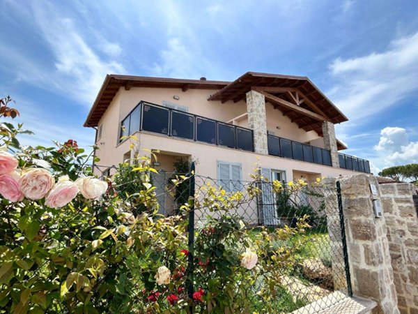 casa indipendente in vendita ad Assisi in zona Castelnuovo
