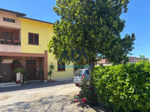 casa indipendente in vendita ad Assisi in zona Tordandrea