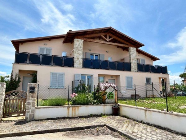 casa indipendente in vendita ad Assisi in zona Castelnuovo
