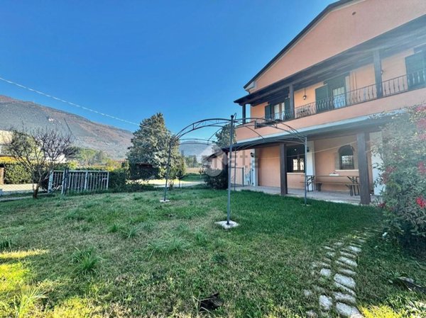 casa indipendente in vendita ad Assisi