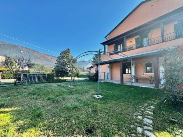 casa indipendente in vendita ad Assisi