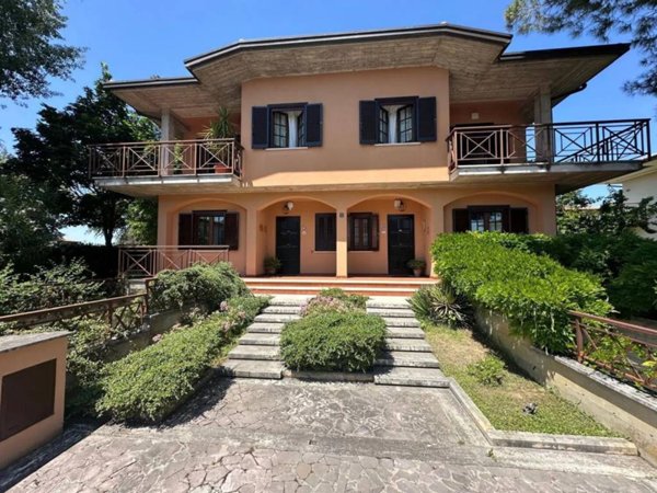 casa indipendente in vendita ad Assisi in zona Petrignano