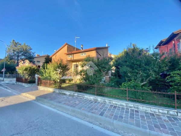 casa indipendente in vendita ad Assisi in zona Petrignano