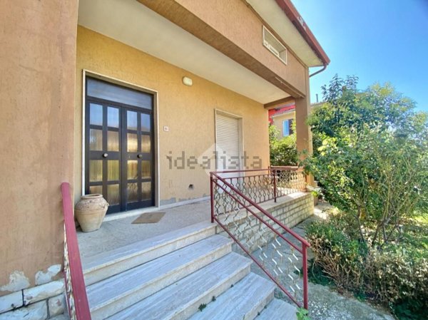 casa indipendente in vendita ad Assisi in zona Petrignano