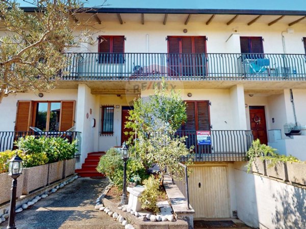 casa indipendente in vendita ad Assisi in zona Santa Maria degli Angeli