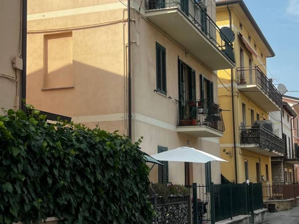 intera palazzina in vendita ad Assisi in zona Santa Maria degli Angeli
