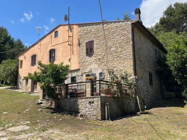 casa indipendente in vendita ad Assisi in zona Paradiso