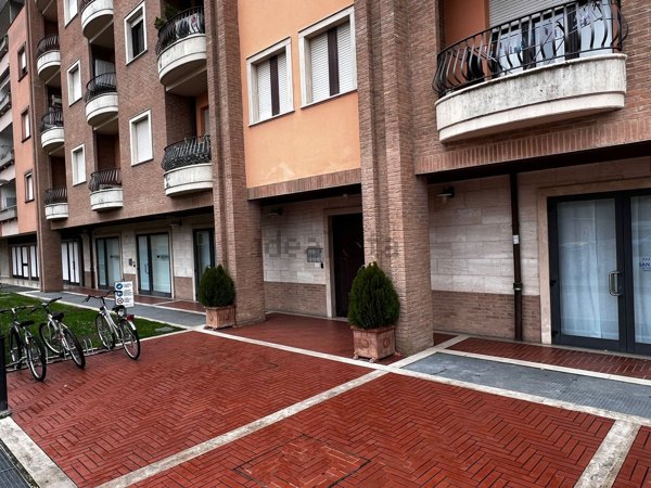 negozio in vendita ad Assisi