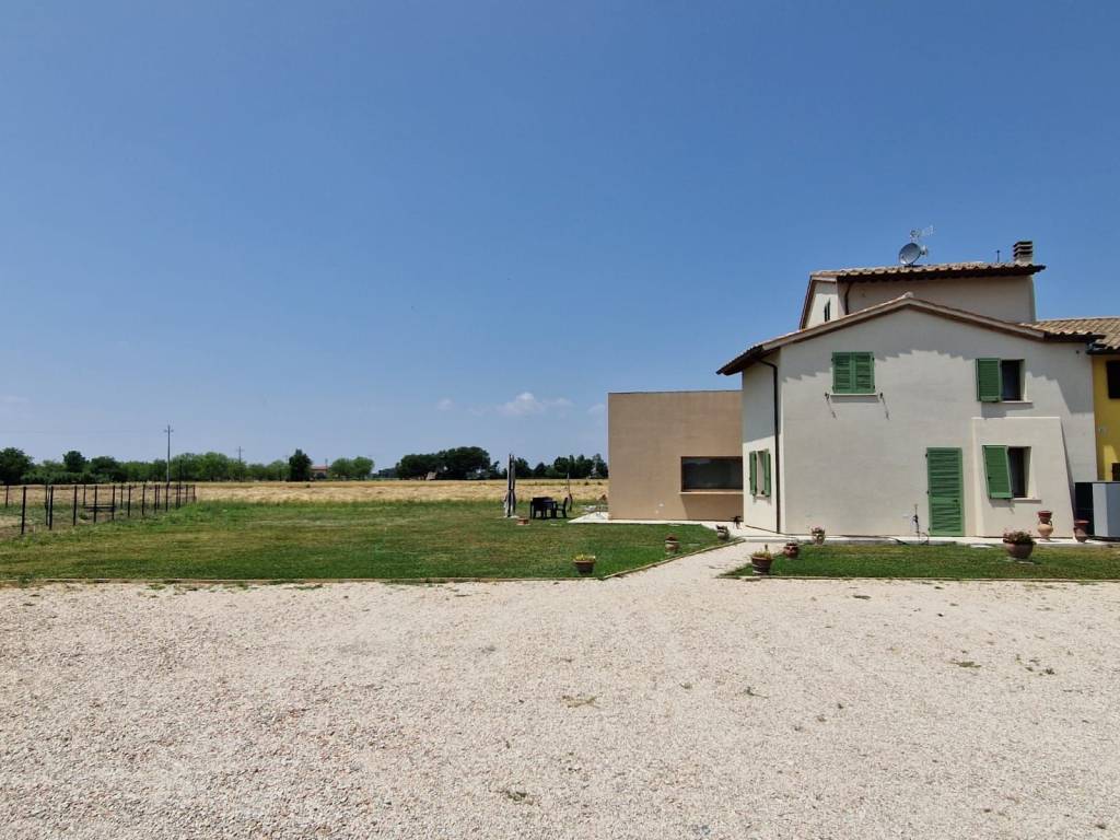 casa indipendente in vendita ad Assisi in zona Capodacqua