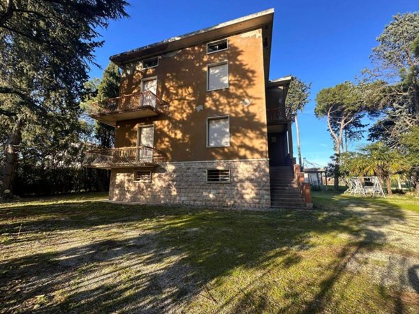 casa indipendente in vendita ad Assisi in zona Palazzo