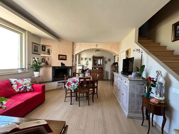 casa indipendente in vendita ad Assisi in zona Castelnuovo