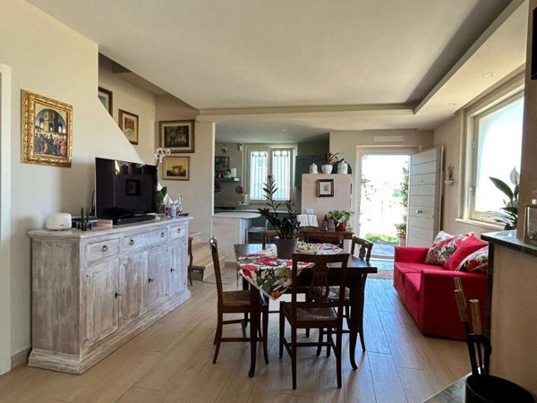 casa indipendente in vendita ad Assisi in zona Castelnuovo
